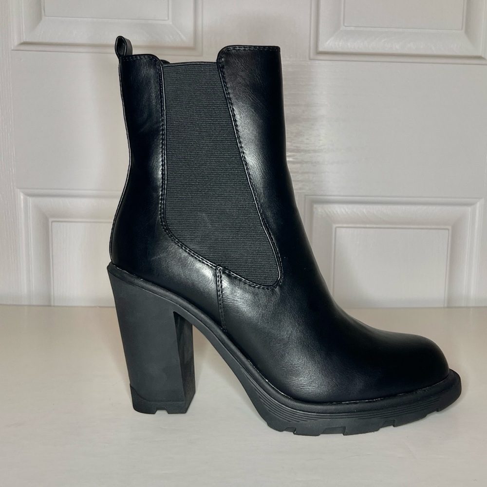 Nine West Ream High Heeled Chelsea Bootie Black Size 10 - Picture 3 of 8